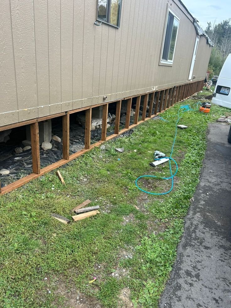 Finished mobile home skirting installation by Dream Home Mover